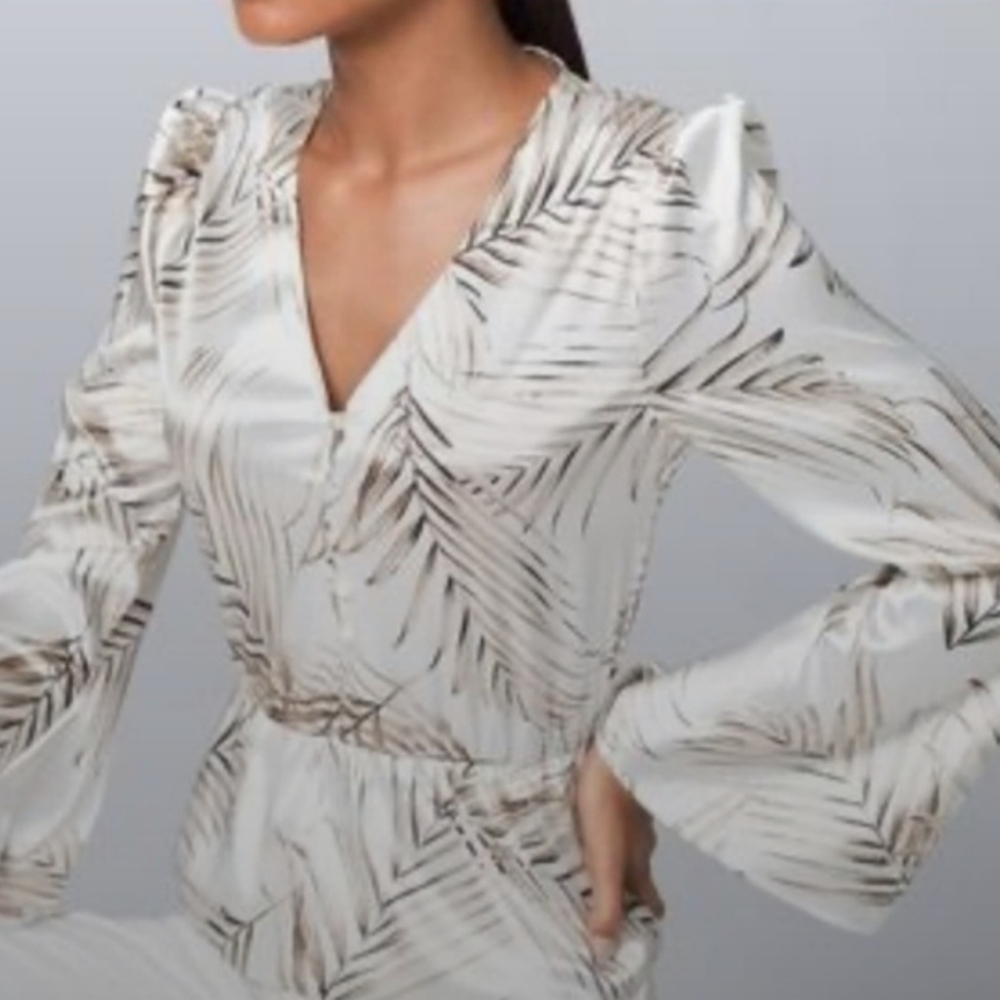 New with tags white house black market satin palm print blouse